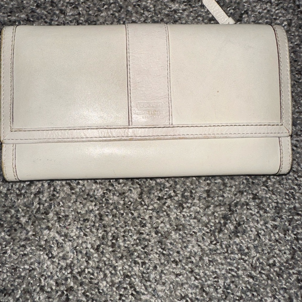 COACH White Leather Women's Wallet with Matching Checkbook - Beautiful